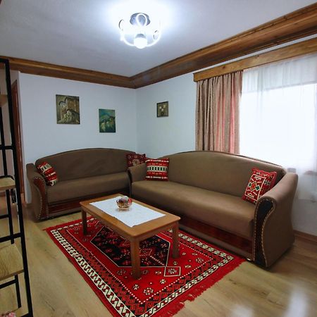 Апартаменты Emblematic House 3 Гирокастра Экстерьер фото