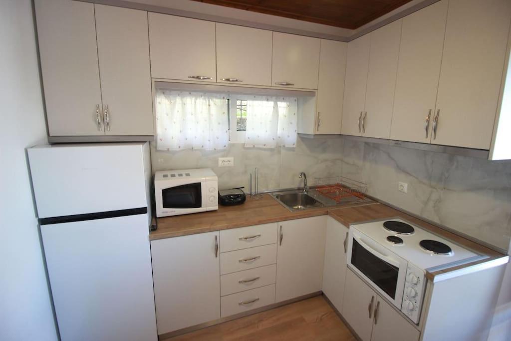 Апартаменты Emblematic House 3 Гирокастра Экстерьер фото