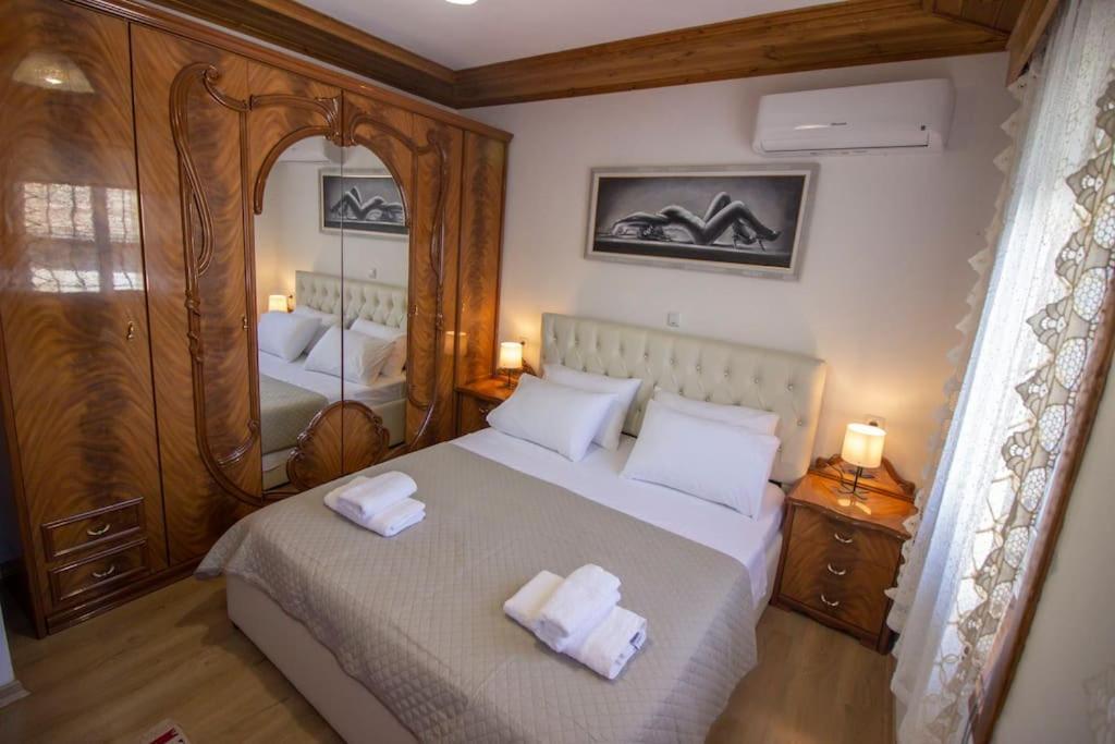Апартаменты Emblematic House 3 Гирокастра Экстерьер фото