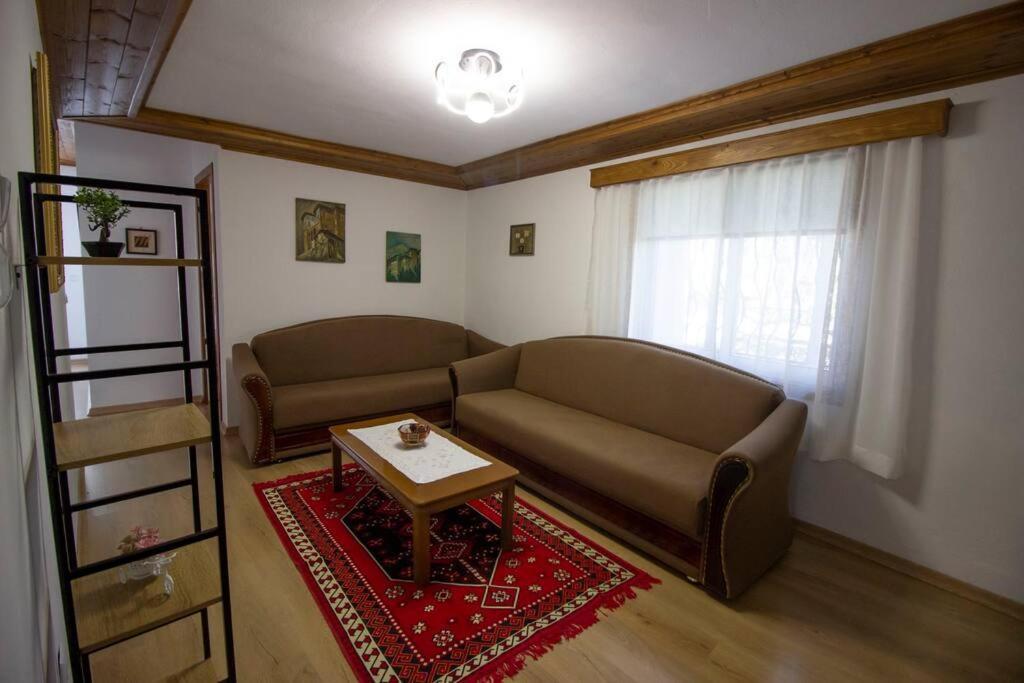 Апартаменты Emblematic House 3 Гирокастра Экстерьер фото