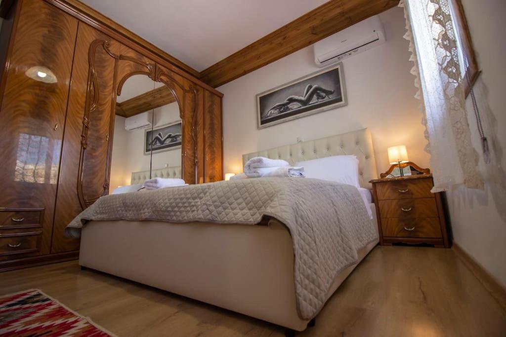 Апартаменты Emblematic House 3 Гирокастра Экстерьер фото