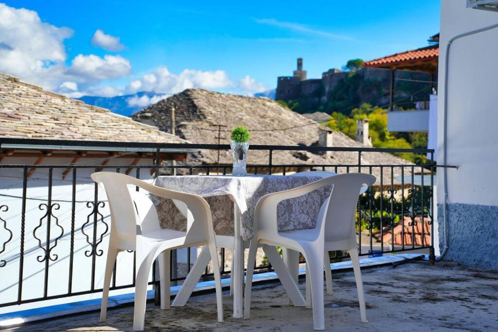 Апартаменты Emblematic House 3 Гирокастра Экстерьер фото