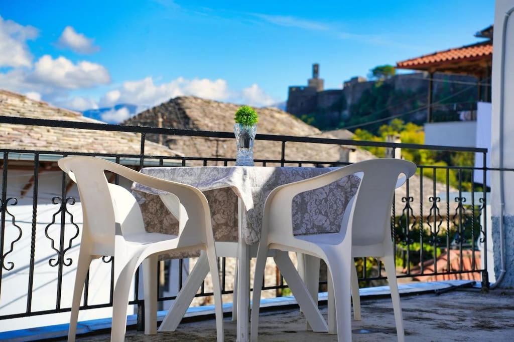 Апартаменты Emblematic House 3 Гирокастра Экстерьер фото