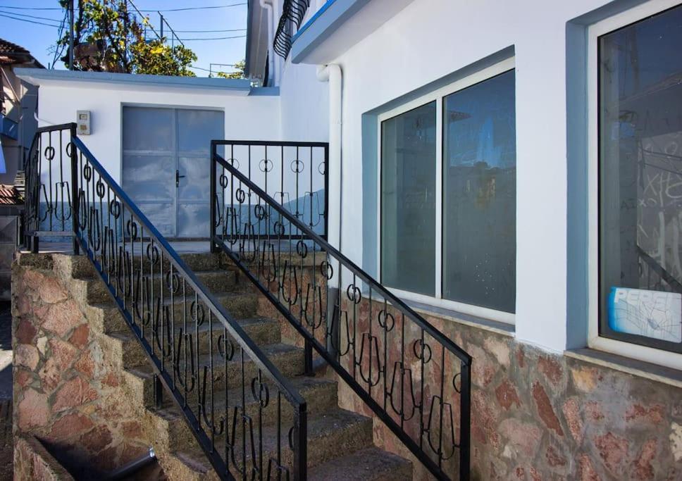 Апартаменты Emblematic House 3 Гирокастра Экстерьер фото