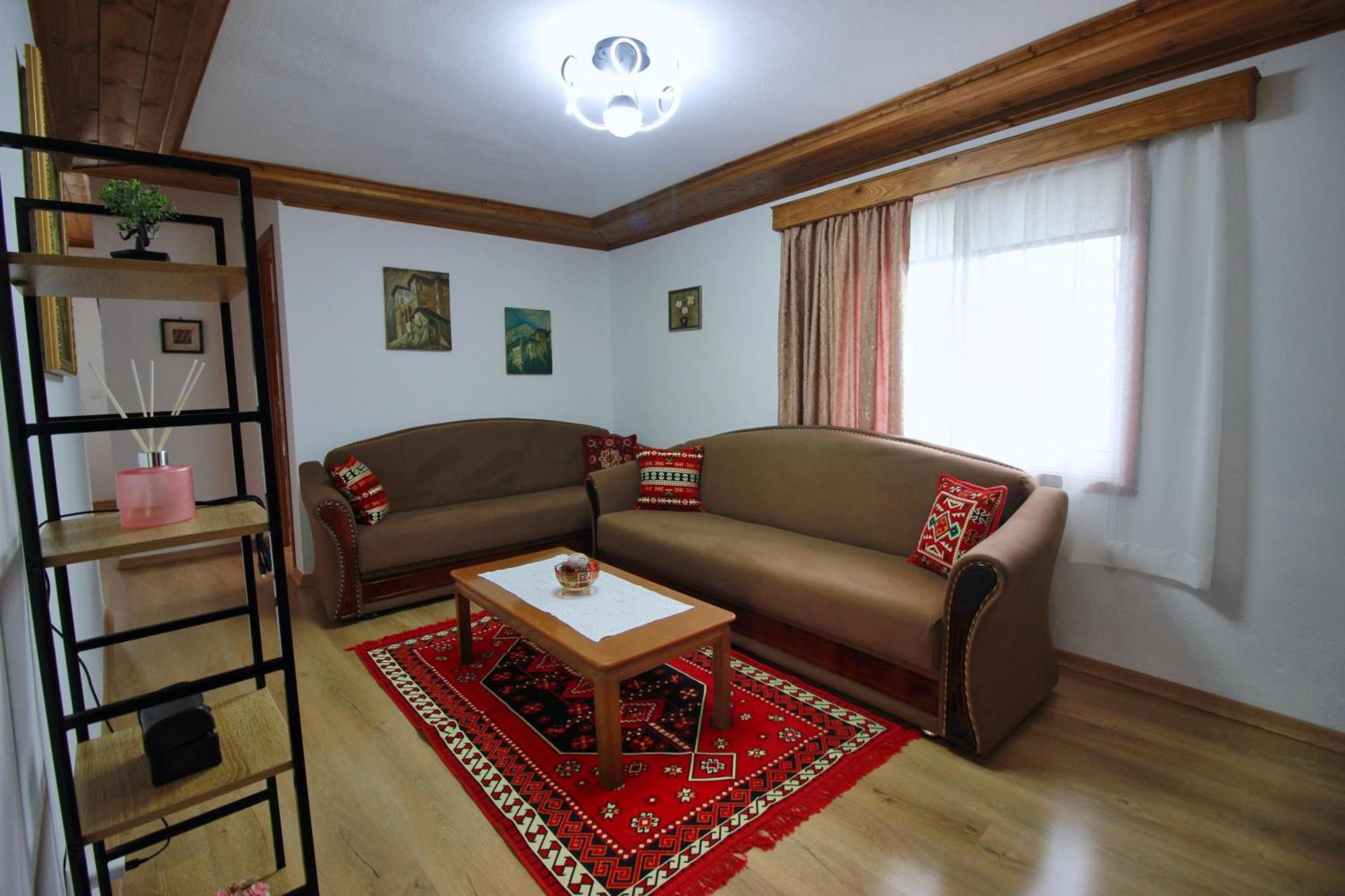 Апартаменты Emblematic House 3 Гирокастра Экстерьер фото