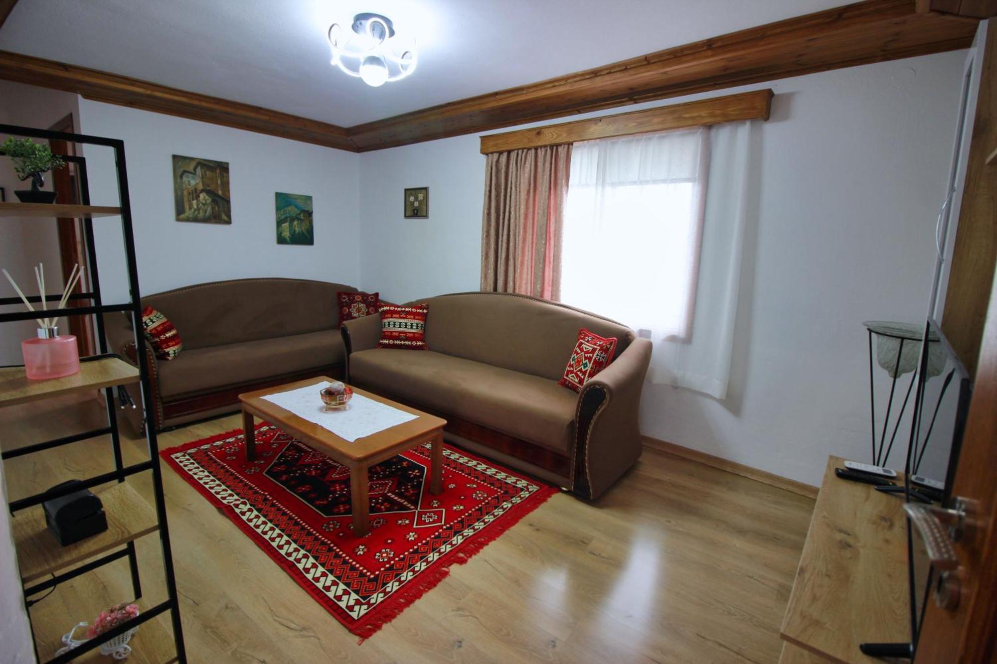 Апартаменты Emblematic House 3 Гирокастра Экстерьер фото